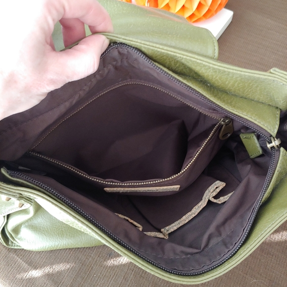 Mat and Nat Army Green tote - Picture 5 of 6